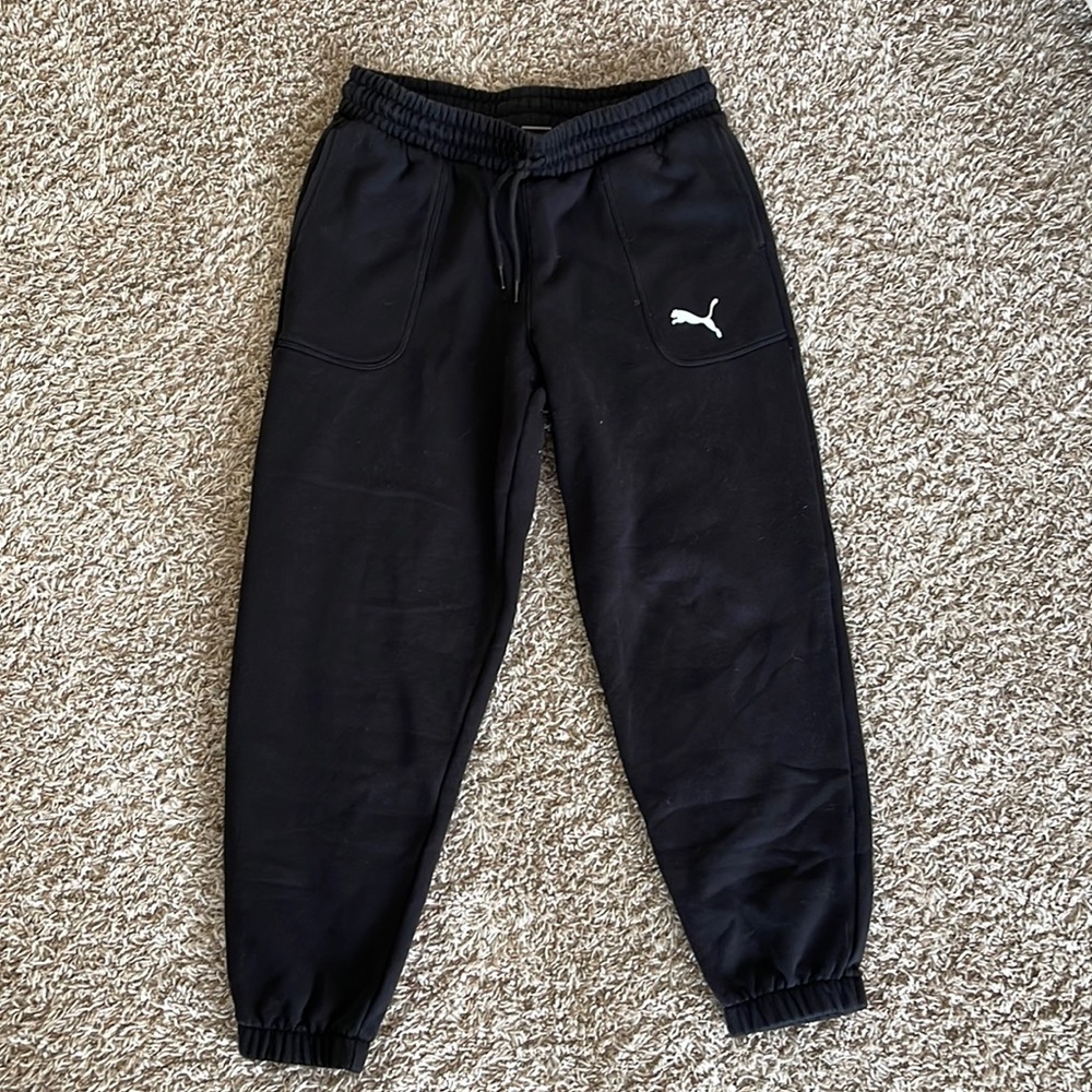 Black women puma sweatpants size mediums